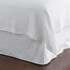 Putnam Cotton Matelassé Coverlet -Online Bedding Store 50170g putnam c18 v1