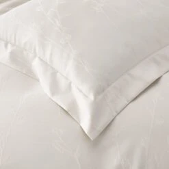 Legends Luxury™ Jacquard Floral Supima® Cotton Wrinkle-Free Pillowcases -Online Bedding Store 50729 jacquard ivory c21 closeup