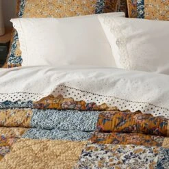 Varanda Patchwork Quilt -Online Bedding Store 50805 laceflannel cream k23 lifestyle2