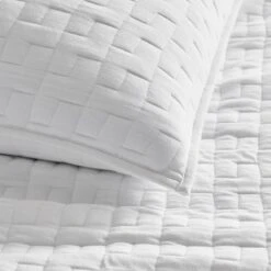 Air Layer Quilt -Online Bedding Store 50857 airlayer white h23 closeup