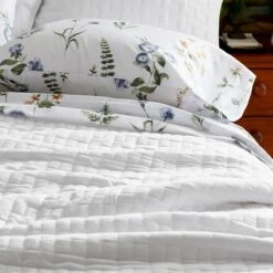 Air Layer Quilt -Online Bedding Store 50857 airlayer white h23 lifestyle2