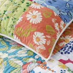Summer Garden Patchwork Quilt -Online Bedding Store 51046 summer garden f23 closeup 1