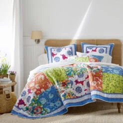 Summer Garden Patchwork Quilt -Online Bedding Store 51046 summer garden f23 lifestyle2 1