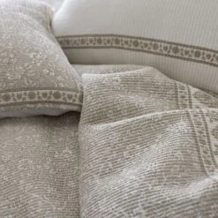 Lydia Handcrafted Quilt -Online Bedding Store 51048 lydia a23 closeup2