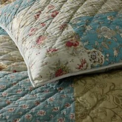 Winter Floral Patchwork Quilt -Online Bedding Store 51129 winterfloral h23 closeupjpeg 1