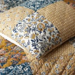 Varanda Patchwork Quilted Sham -Online Bedding Store 51148 varanda k23 closeup1