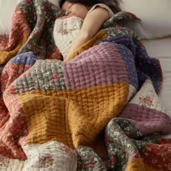 Autumn Floral Quilt -Online Bedding Store 51152 autumnfloral h23 lifestyle3