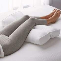 Knee And Leg Posture Pillow -Online Bedding Store pp87 knee a18 35481 1