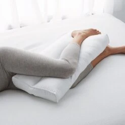Knee And Leg Posture Pillow -Online Bedding Store pp87 knee a18 35486 1